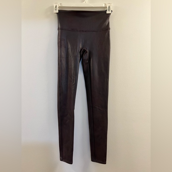 21. Spanx Ready to Wow Faux Leather Leggings High Rise Wine Medium - Picture 16 of 16